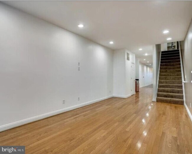 Photo - 111 E Cross St