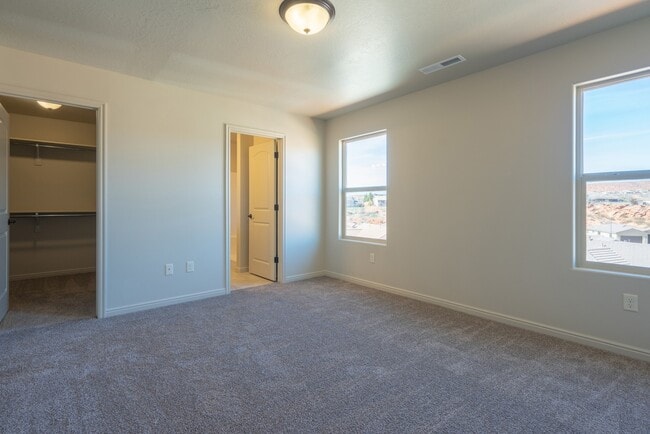 Photo - 3 Bedroom Townhome in Prime Washington Com...