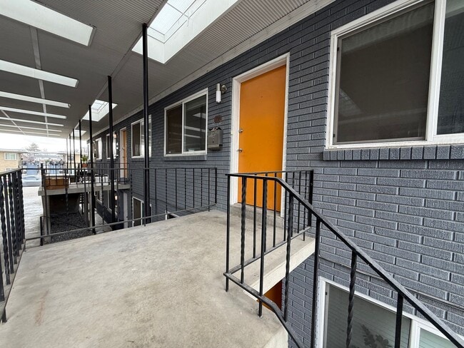 Photo - 1 Bedroom Salt Lake Condo  Available Unidad A