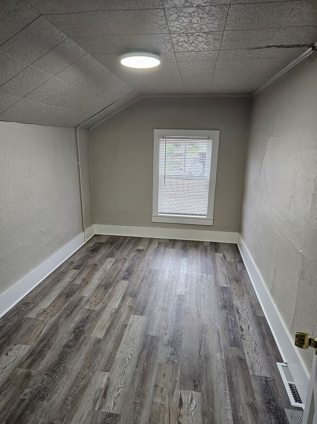 Photo - 70 Love St Unit #B