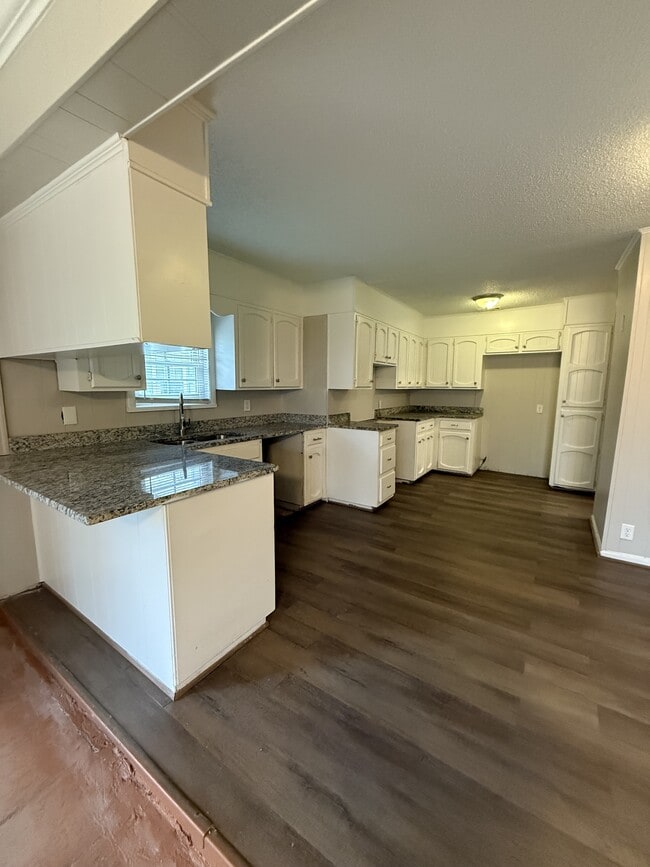 Photo - 537 Grant St