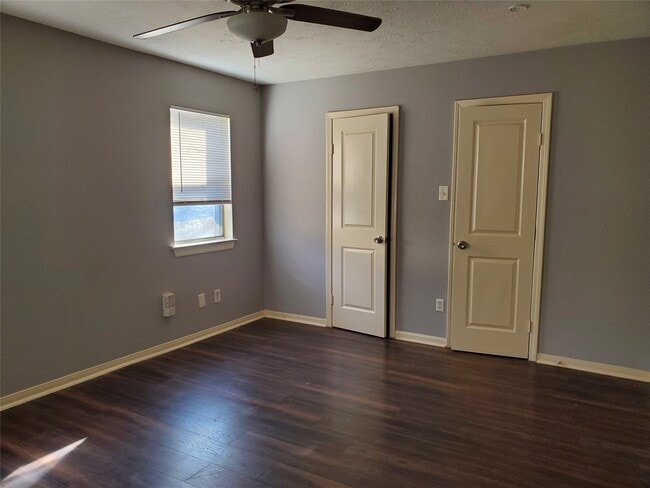 Building Photo - 315 Willowick St