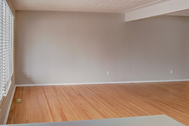 Photo - 315 Rosemount Dr