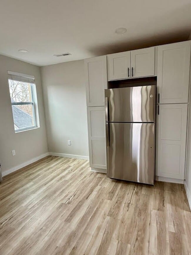Photo - 939 Chateau Ave Unit Apt 1