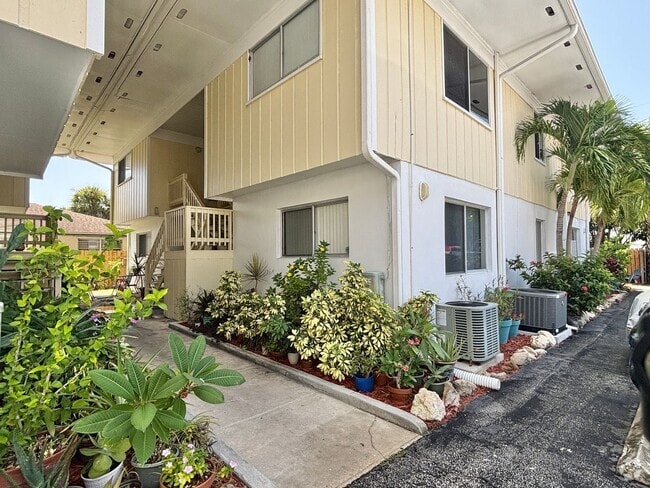 Building Photo - Melbourne Beach Condo -Available Now! Unit 406