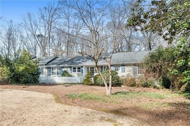 Photo - 1000 Carter Dr NE