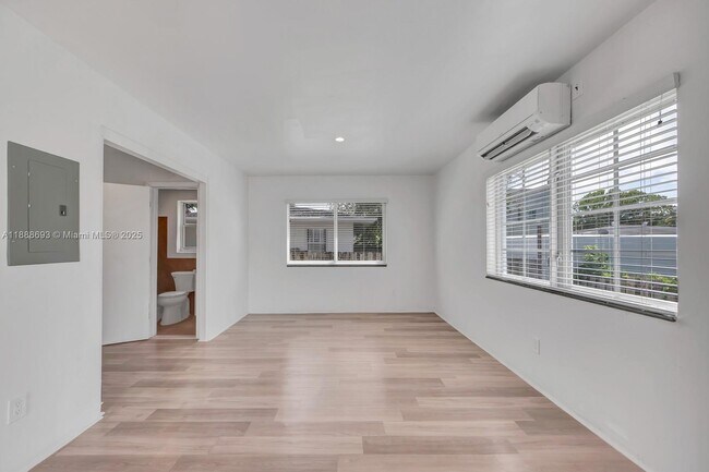 Photo - 570 NE 68th St Unidad 5