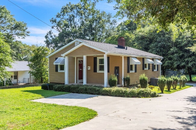Cute Bungalow Style 2-Bedroom Haven with H... - Cute Bungalow Style 2-Bedroom Haven with H... Apartment