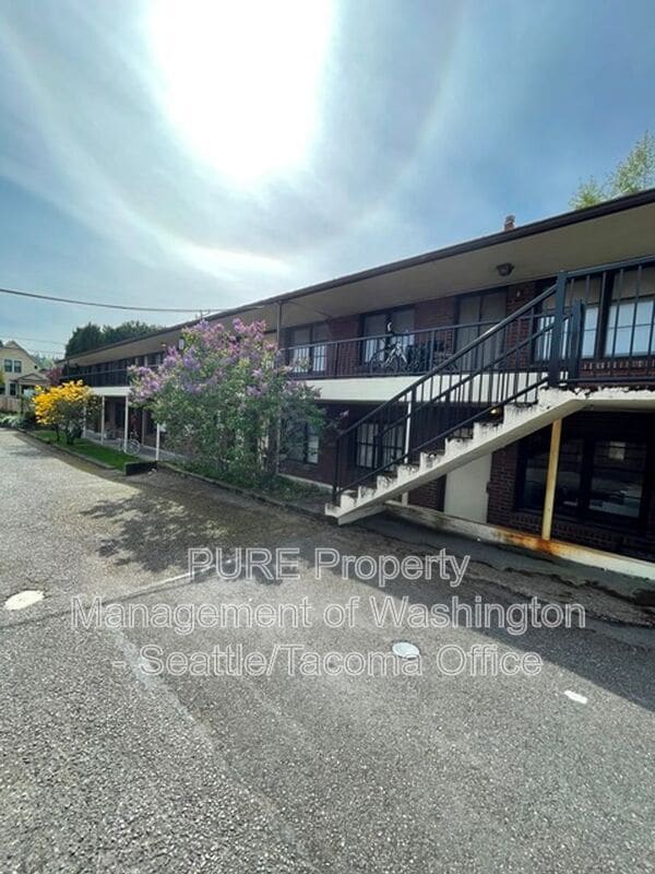 Photo - 3057 63rd Ave SW Unidad #6 Rental