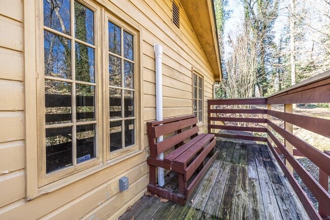 Photo - 1570 Spring Ln NW