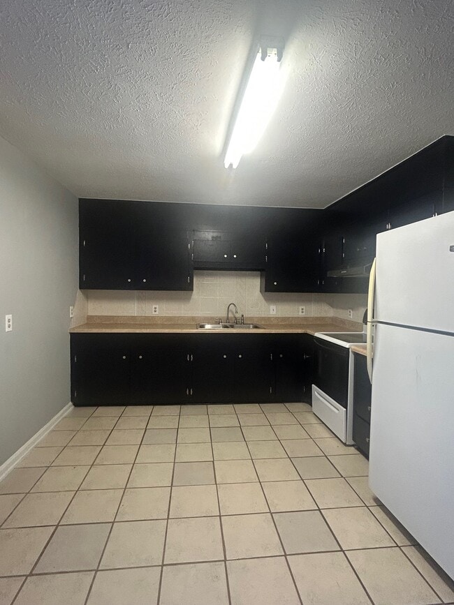 Photo - 3005 Sawyer St