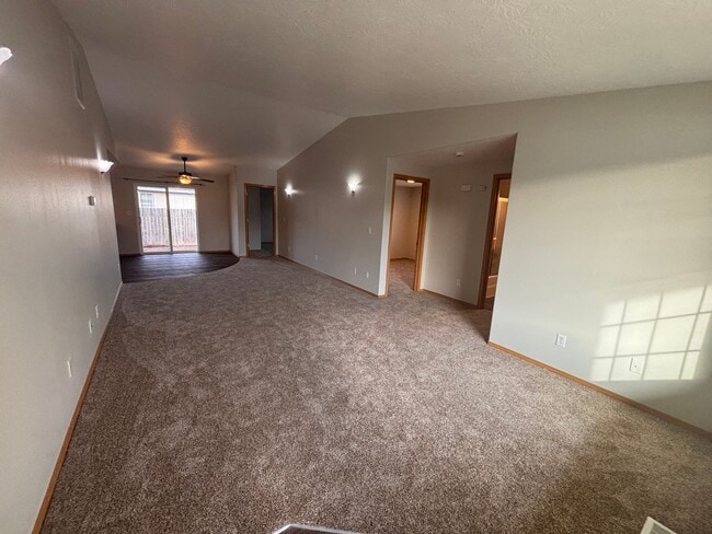 Photo - Spacious 3 Bedroom 2 bathroom Duplex