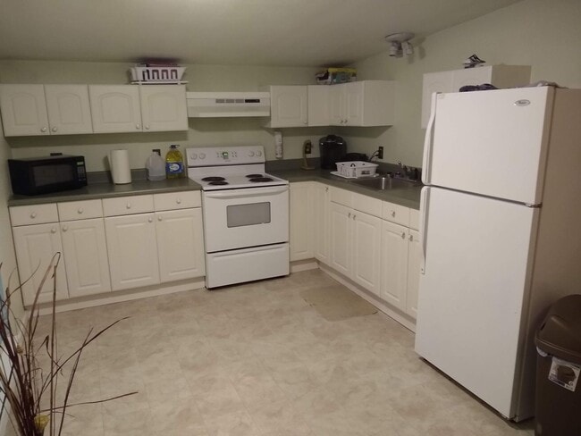 Photo - Close to Downtown Upper Level Apartment