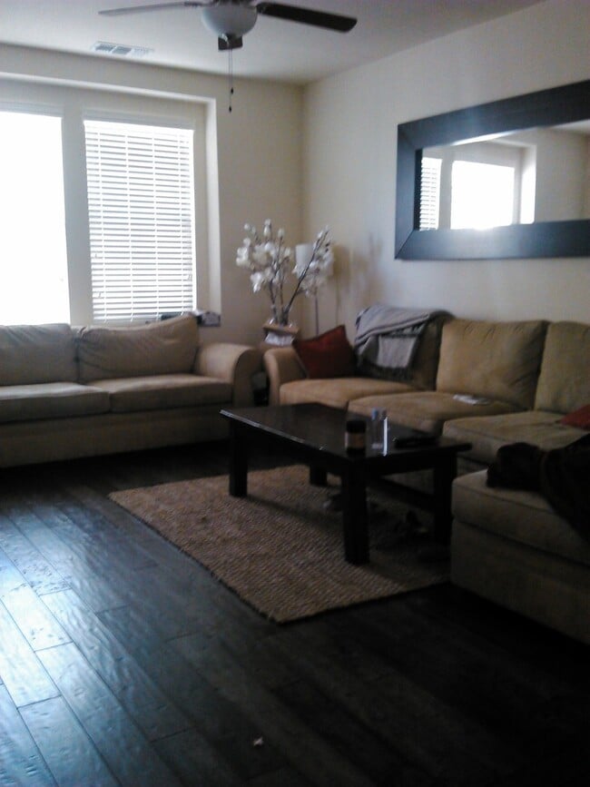 Photo - Walking Distance to Downtown Mountain View, Cal Train and the Amazing Farmers Market