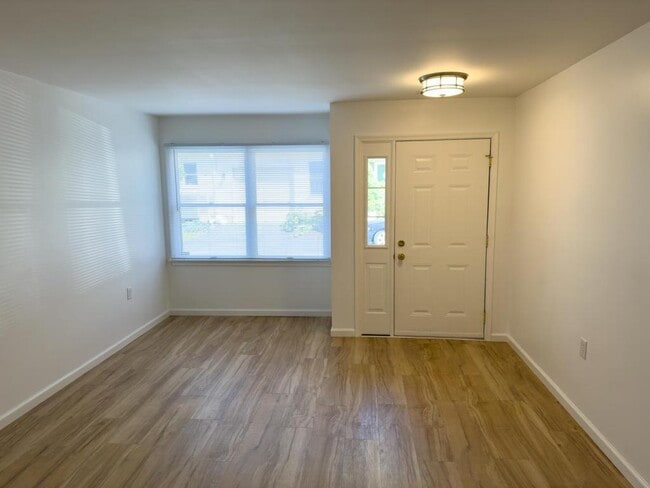 Photo - 140 Lindfield Cir