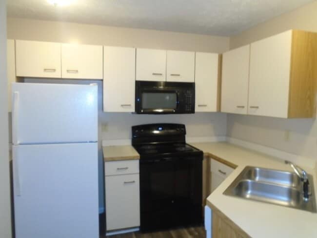 Photo - 2 bedroom condo for rent close to base!
