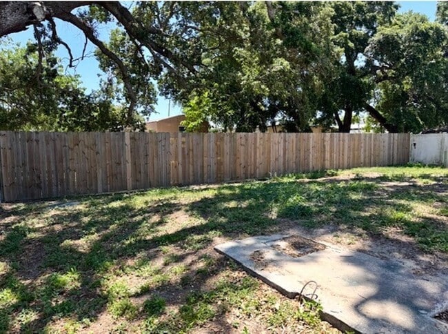 Photo - **3/2 Manufactured home near Boggy Creek Road/Taft** Unidad m9663c
