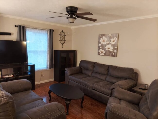 Photo - 520 Spillman Dr