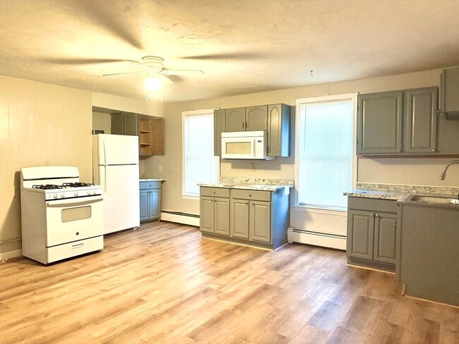 Building Photo - 45 Mitchell St Unit 1