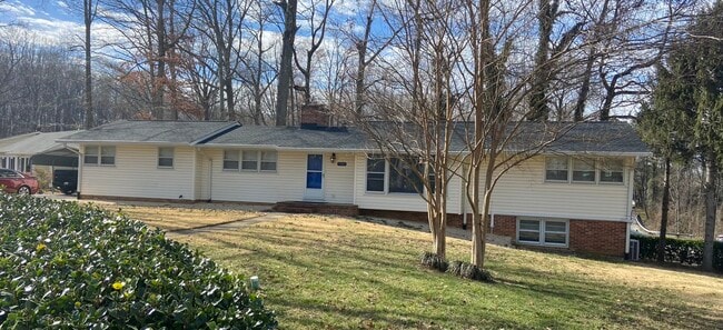 Front view of the house - 3300 Decker Pl