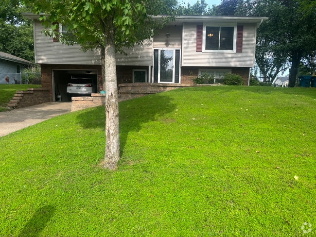 Building Photo - 1310 Gloucester Dr Unit 1310 Gloucester Drive Rental