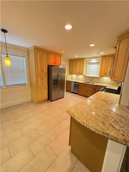 Photo - 502 E 66th St