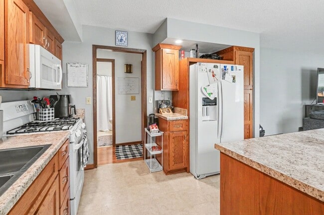 Photo - Rent: $1650, Cute 3 Bedroom Home