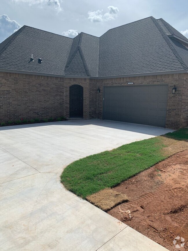 Building Photo - 3 bedroom, 2.5 bathroom, 2 car garage Gate... Rental