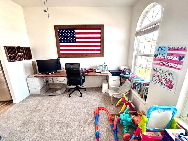 Photo - Spacious 3 Bed / 3 Bath Home Near Peterson Space Force Base