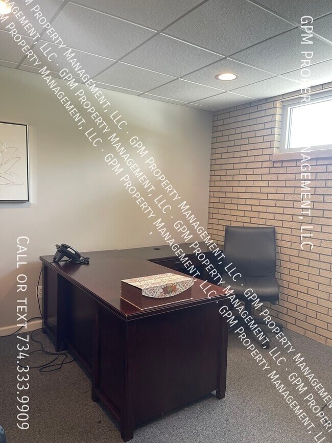 Photo - COMMERCIAL OFFICE BUILDING