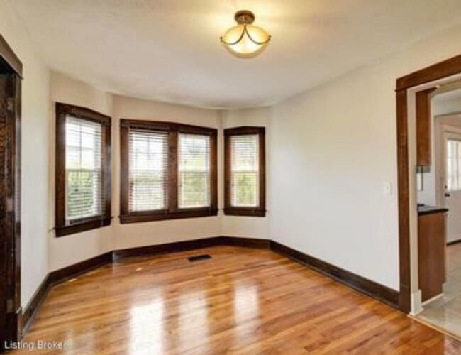Photo - 644 Ervay Ave