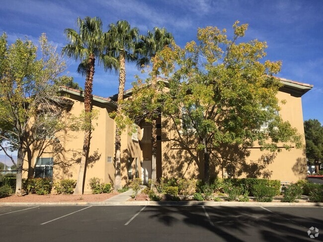 Building Photo - 2 Bedroom Condo In Guard Gated Summerlin C...