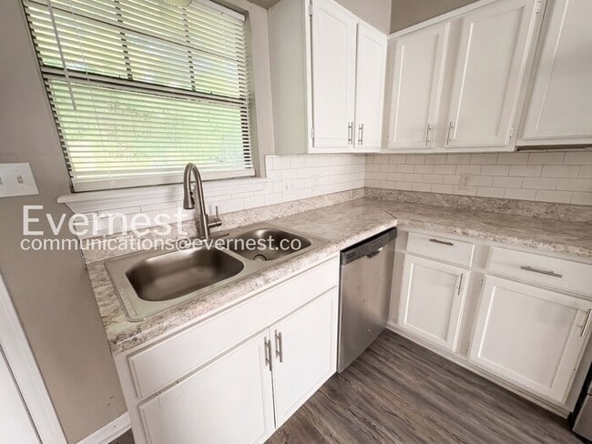 Photo - 1800 Labette Manor Dr Unit 5
