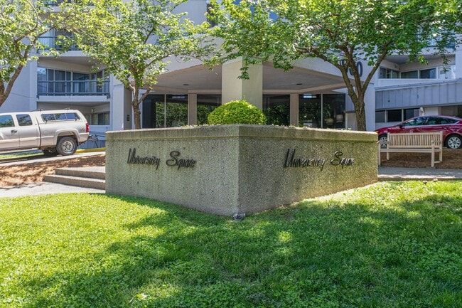 Photo - AVAILABLE JANUARY 3RD - JULY 31ST 2026. $1...