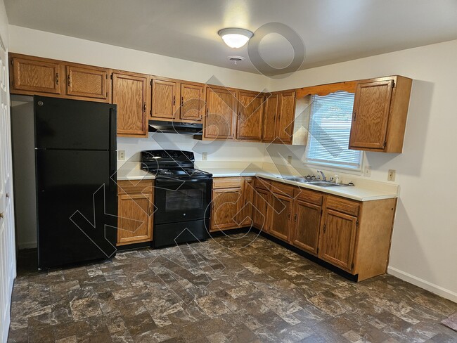 Kitchen - 923 Harwood Rd