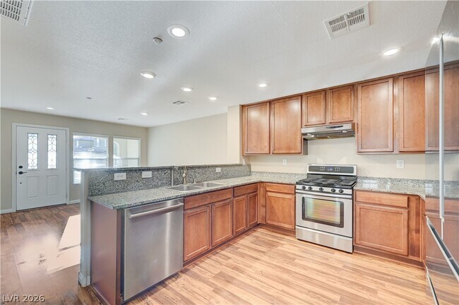 Photo - 2054 Waterlily View St
