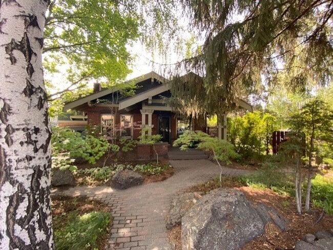 Building Photo - Historic Magill House on NW 1st Street