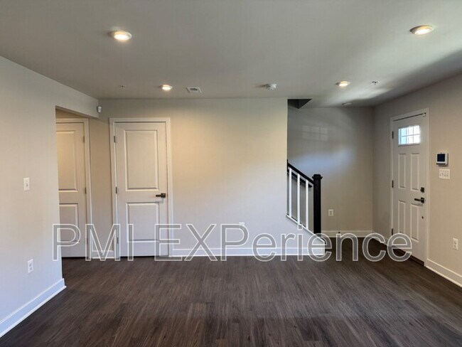 Photo - 5609 Greenpoint Ln
