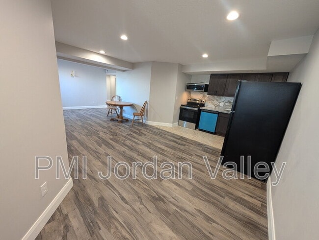 Building Photo - 408 RIGDON St