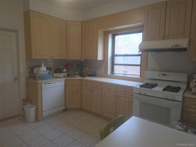Photo - 42-20 Kissena Blvd Unit D2