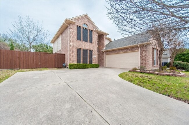 Building Photo - 5400 Lakeland Dr