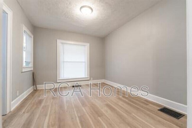 Photo - 1113 N Oxford St