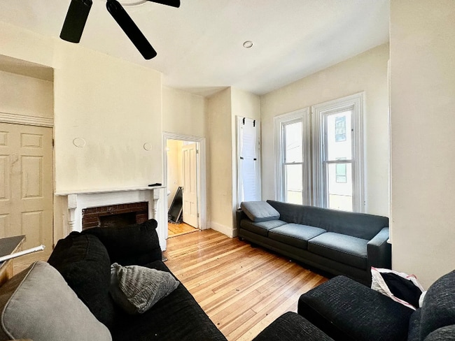 Building Photo - 22 Highgate St Rental
