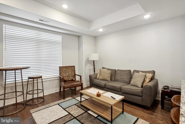 Building Photo - 818 N 16th St Unit 3F