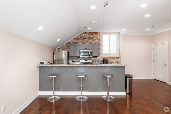 1BR, 1BA - 900SF - Kitchen