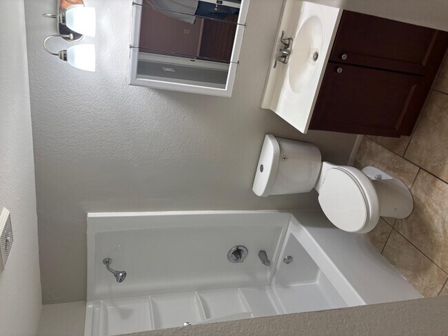 Photo - 168 S 54th St Unidad Apt B