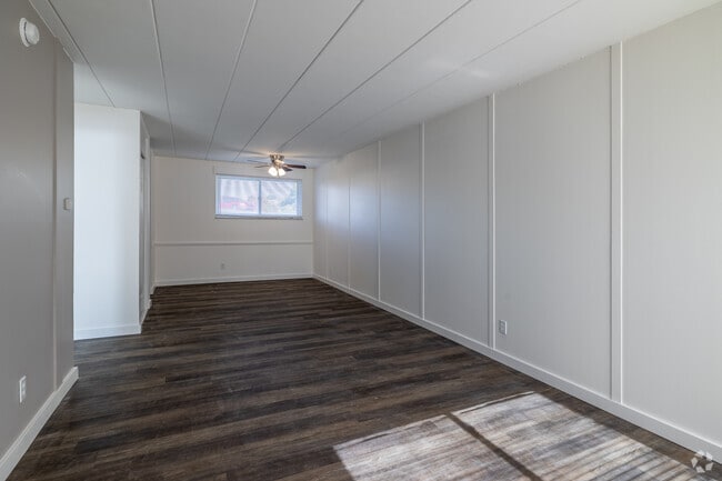 1BD, 1BA - 630SF - RENOVATED - Wyoga Place Apartments