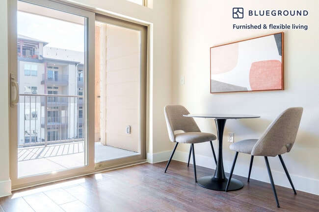 Photo - 1501 W Howard Ln Unidad FL5-ID362