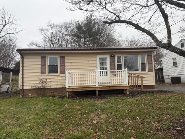 Building Photo - 307 Central St