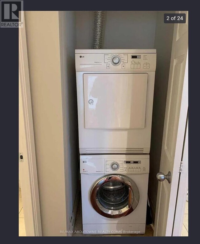 Photo - 8 Wellesley St E Unit 606